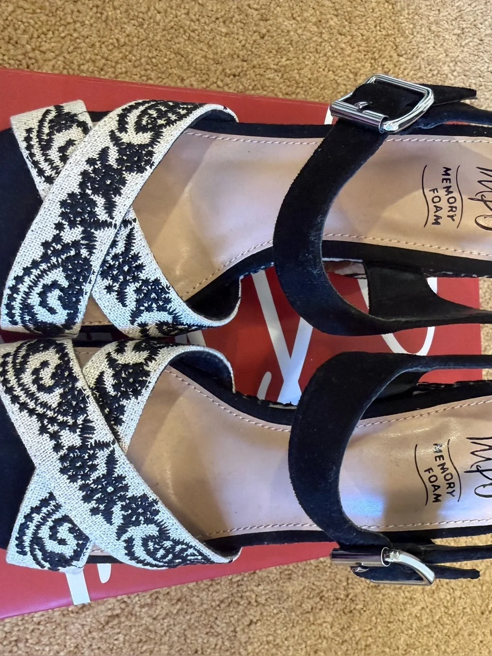 Women's Ozella II Embroidered Platform Sandals Size 8